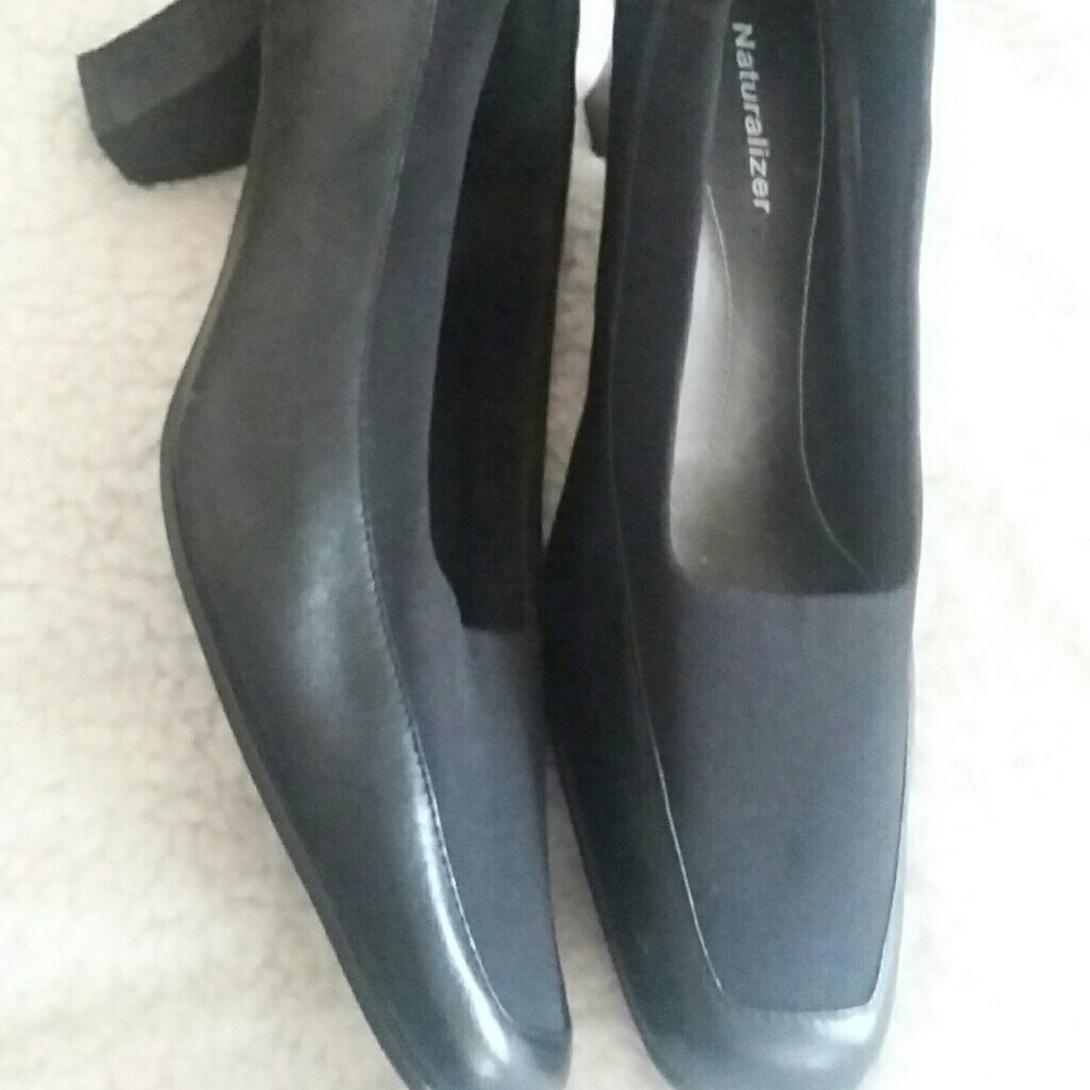 Classic Comfortable Black Naturalizer 2" Heels Size 9